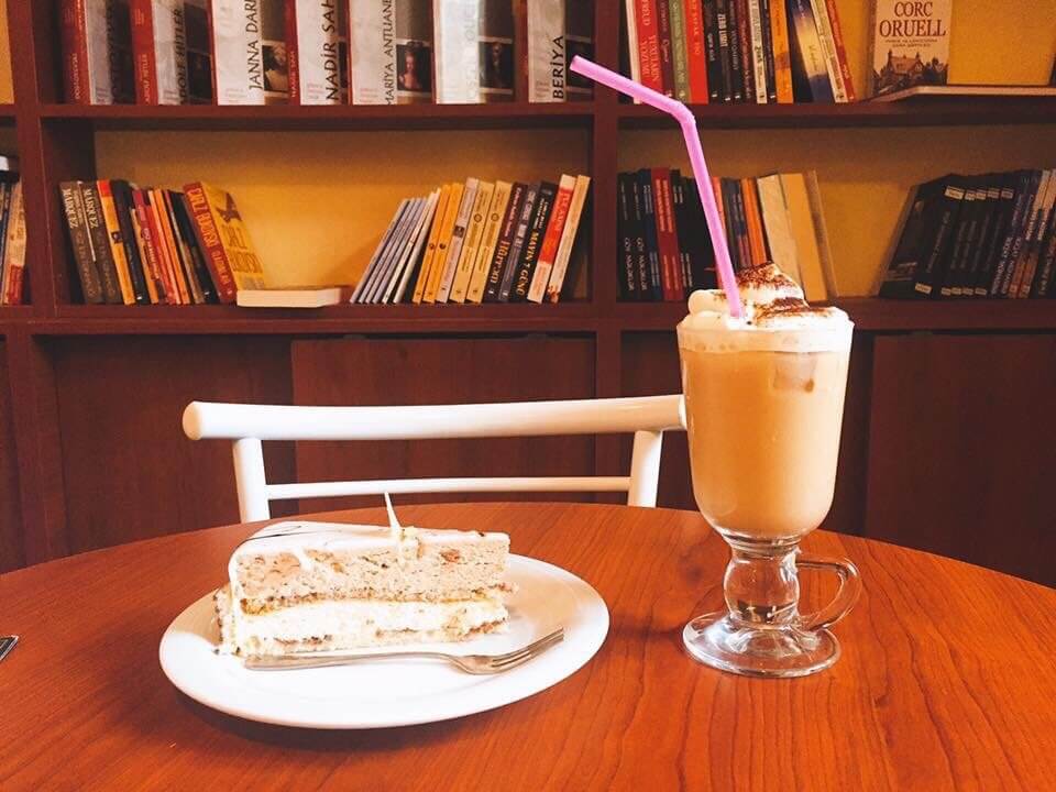 İl Futuro Book Cafe 