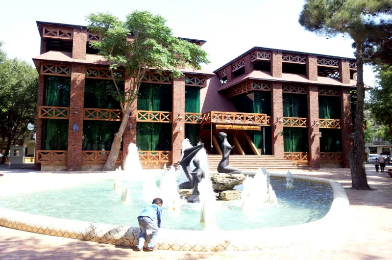 Photograph of Three Graces 
