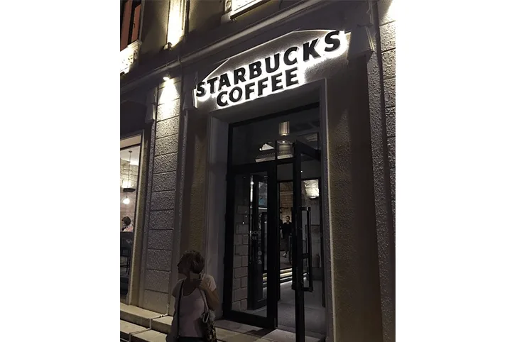 Starbucks  məkanının şəkli