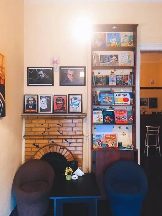 Фотография 1 заведения «İl Futuro Book Cafe »