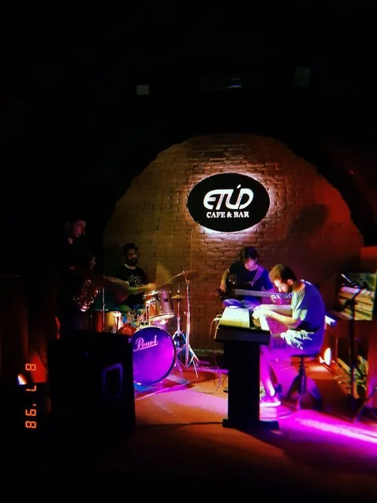 صورة 2 لـ ETUD Cafe & Bar